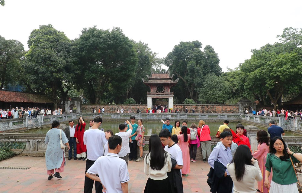 Văn Miếu – Quốc Tử Giám nhộn nhịp “xin chữ” ngày đầu Xuân mới - ảnh 5