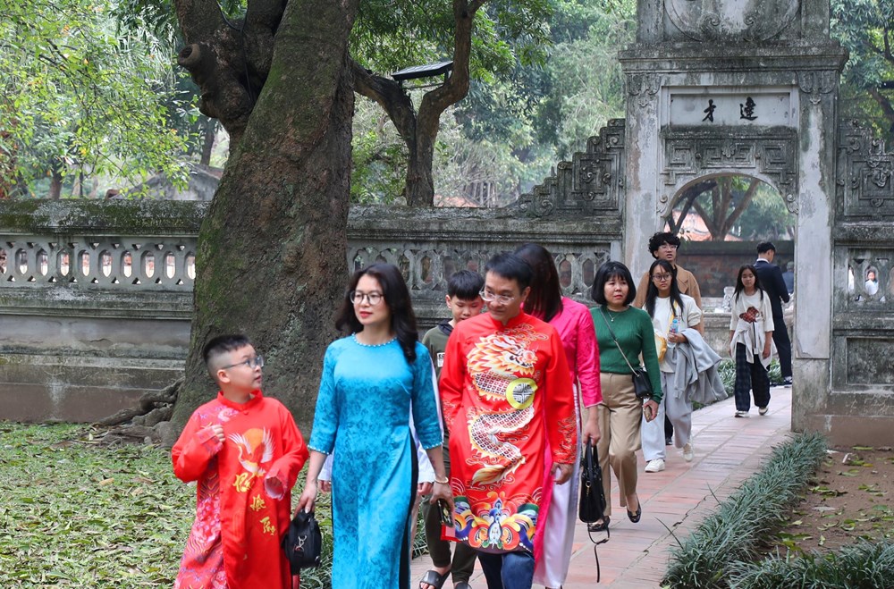 Văn Miếu – Quốc Tử Giám nhộn nhịp “xin chữ” ngày đầu Xuân mới - ảnh 3