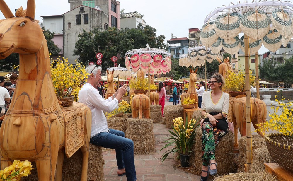 Văn Miếu – Quốc Tử Giám nhộn nhịp “xin chữ” ngày đầu Xuân mới - ảnh 12