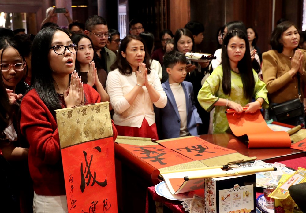 Văn Miếu – Quốc Tử Giám nhộn nhịp “xin chữ” ngày đầu Xuân mới - ảnh 10