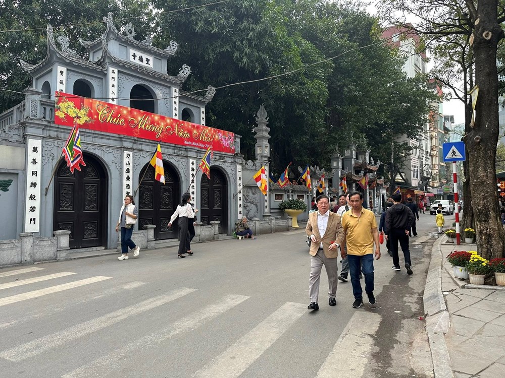 Đầu năm du Xuân cầu duyên ở ngôi chùa linh thiêng nhất Thủ đô - ảnh 1