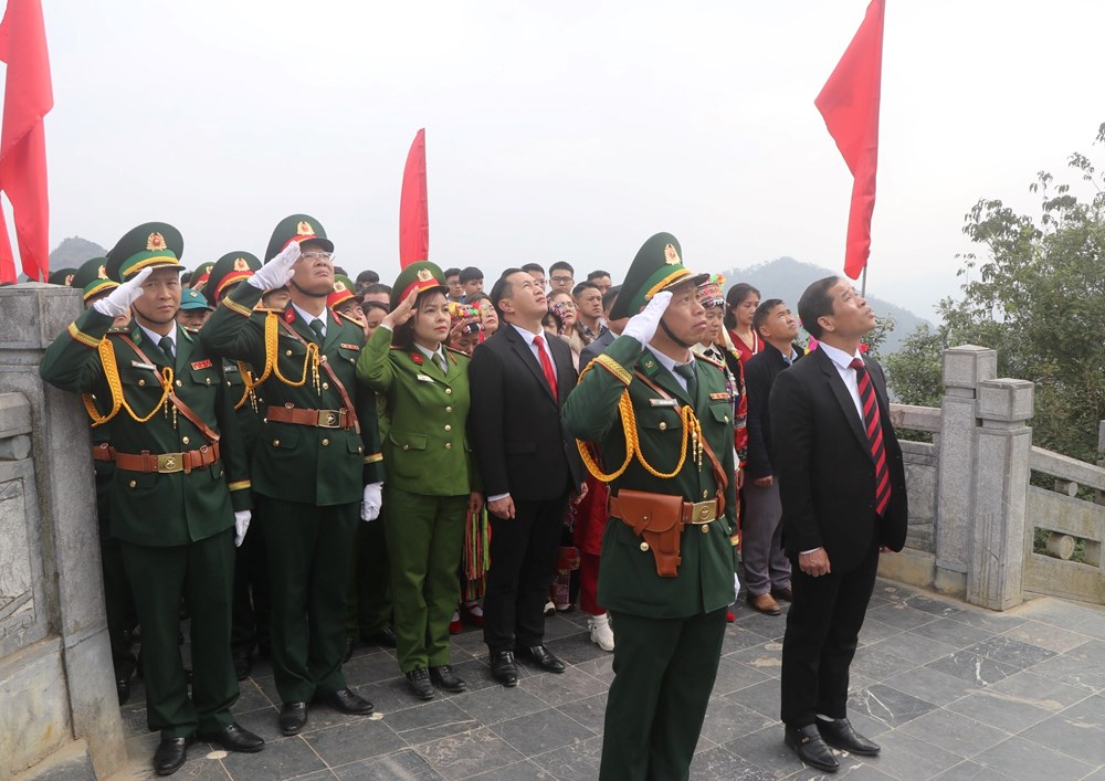 Thiêng liêng, tự hào Lễ Thượng cờ đầu năm mới nơi địa đầu Lũng Cú - ảnh 3