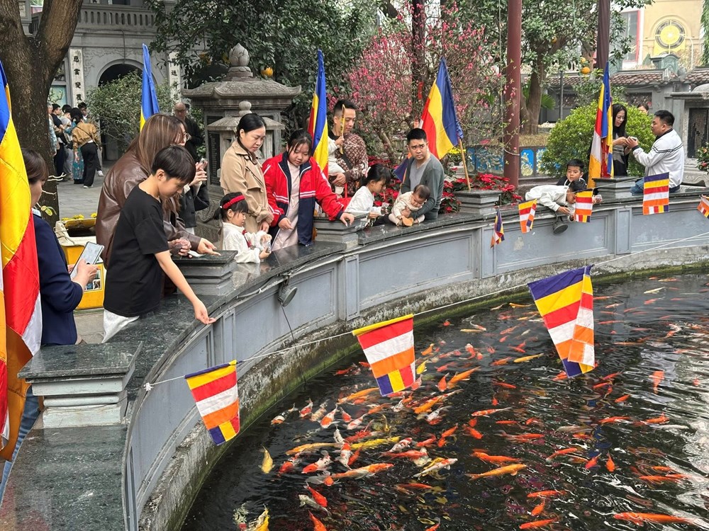 Đầu năm du Xuân cầu duyên ở ngôi chùa linh thiêng nhất Thủ đô - ảnh 4