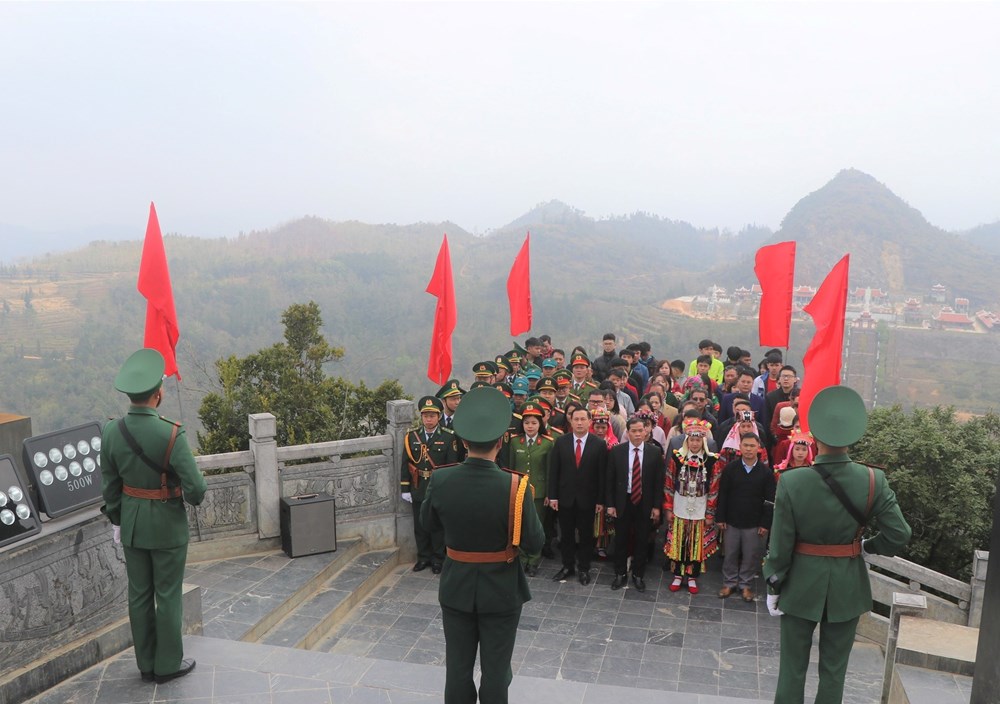 Thiêng liêng, tự hào Lễ Thượng cờ đầu năm mới nơi địa đầu Lũng Cú - ảnh 2