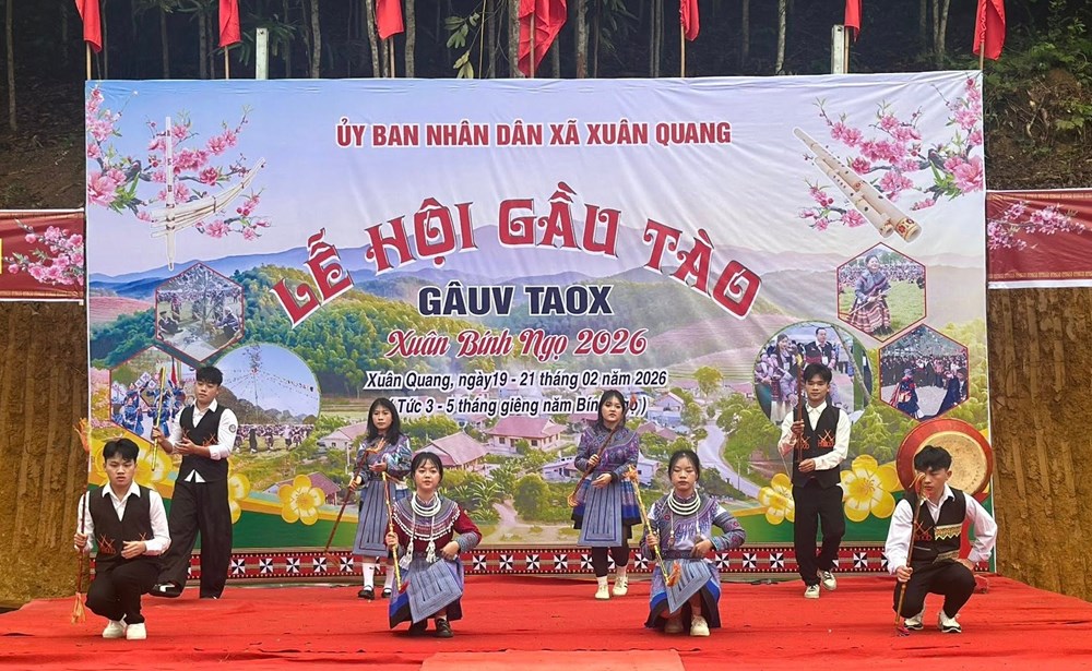 Vui hội Gầu Tào với đồng bào Mông vùng cao Xuân Quang - ảnh 1