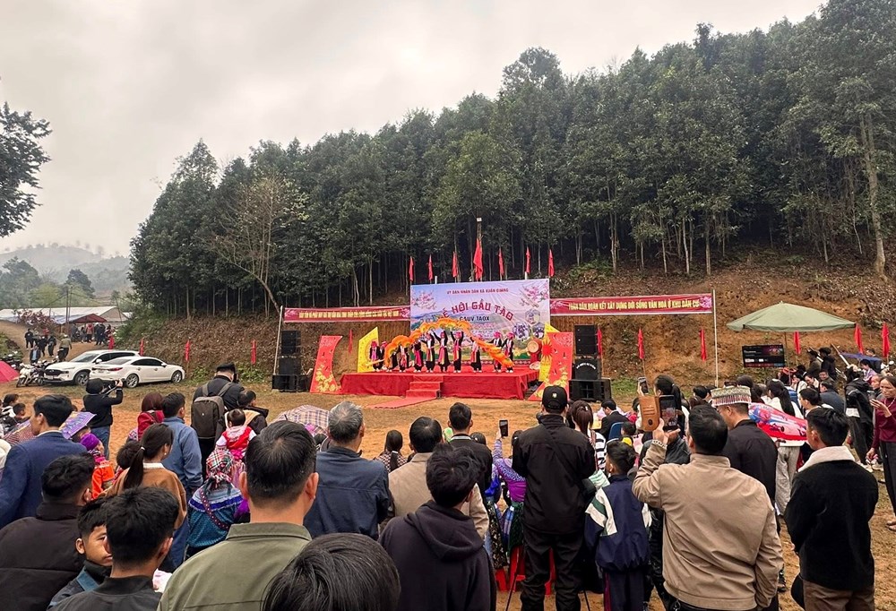 Vui hội Gầu Tào với đồng bào Mông vùng cao Xuân Quang - ảnh 2