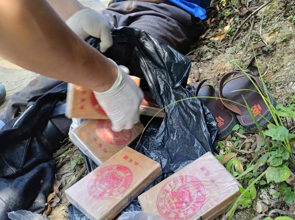Điện Biên bắt 2 đối tượng mua bán trái phép 5 bánh heroin - ảnh 2
