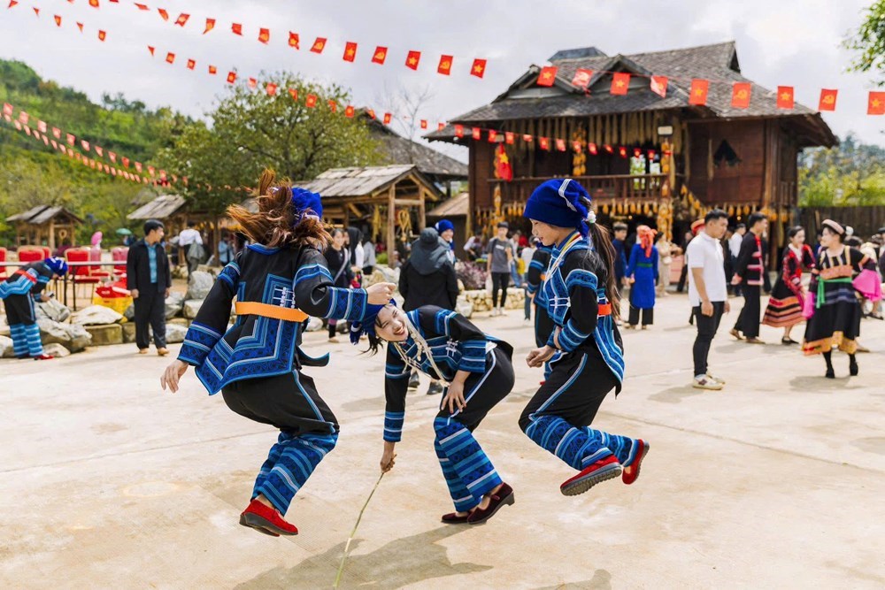 Lào Cai: Gắn di sản văn hóa các dân tộc với phát triển du lịch bền vững - ảnh 1