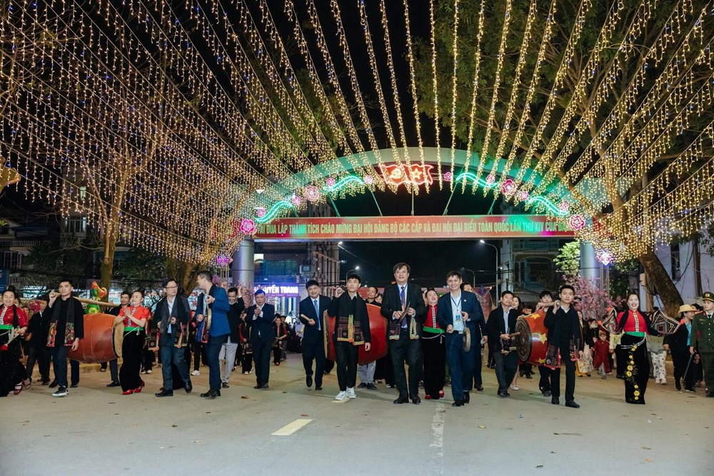 Rạng rỡ sắc màu văn hóa các dân tộc Tuần Giáo - ảnh 1