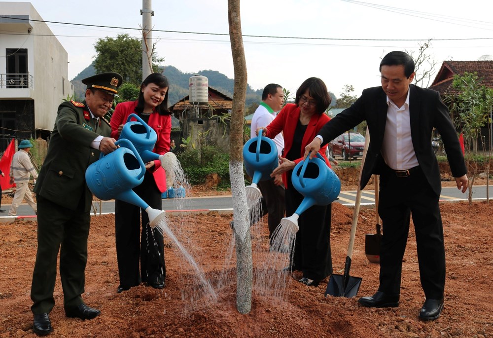 Sơn La phát động “Tết trồng cây đời đời nhớ ơn Bác Hồ” - ảnh 2