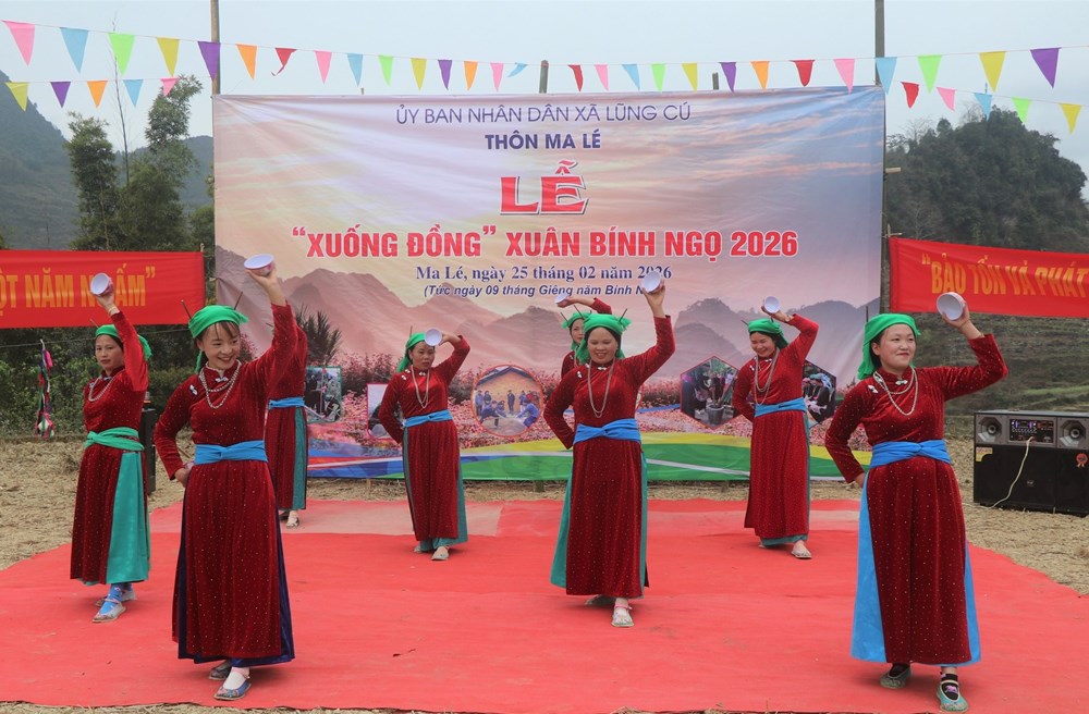 Mộc mạc lễ hội xuống đồng của người Giáy nơi vùng cao Lũng Cú - ảnh 1