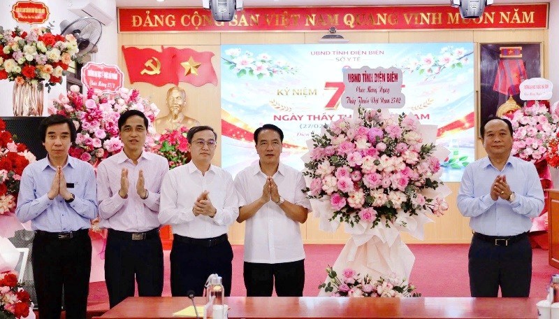 Đội ngũ cán bộ, y bác sĩ Điện Biên vì sức khỏe nhân dân phục vụ - ảnh 1