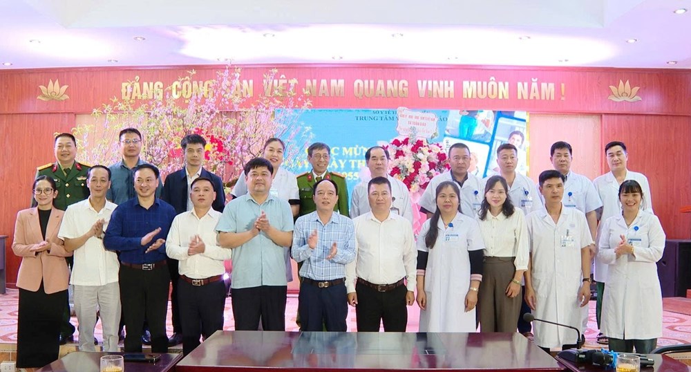 Đội ngũ cán bộ, y bác sĩ Điện Biên vì sức khỏe nhân dân phục vụ - ảnh 5