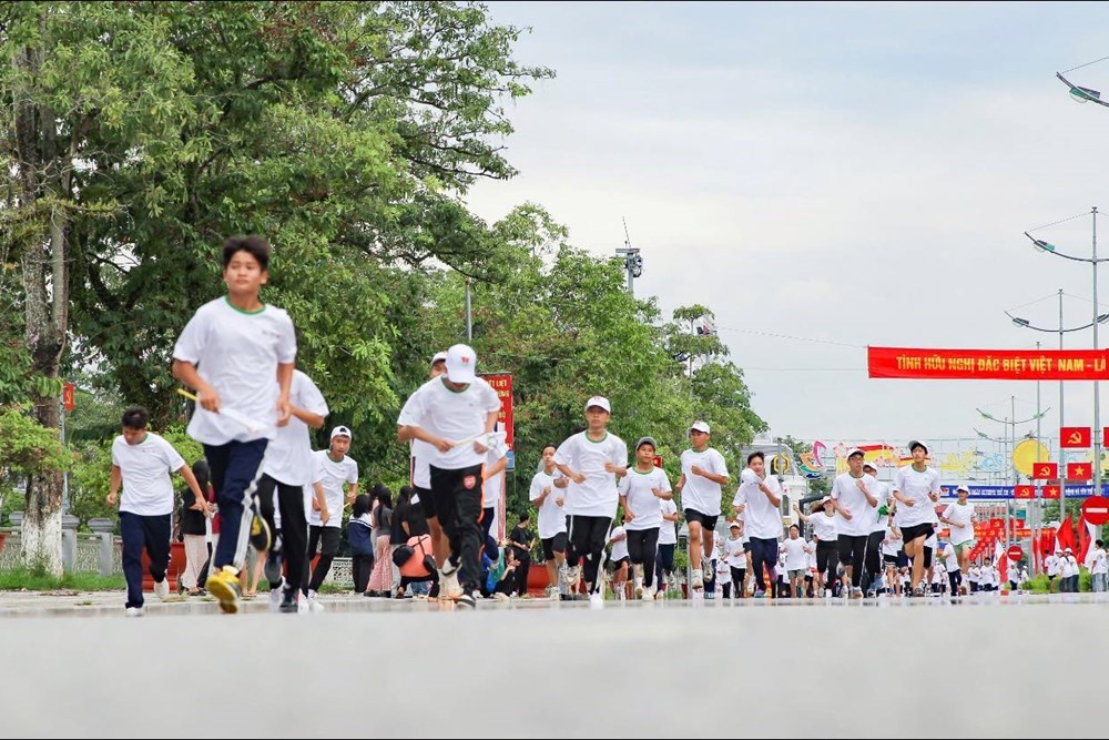 Hơn 2.200 người dự Ngày chạy Olympic tại Điện Biên - ảnh 1