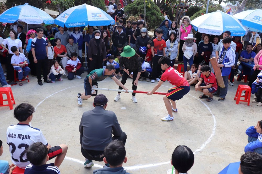 Rộn ràng khai hội Đền thờ vua Lê Lợi đầu xuân - ảnh 2