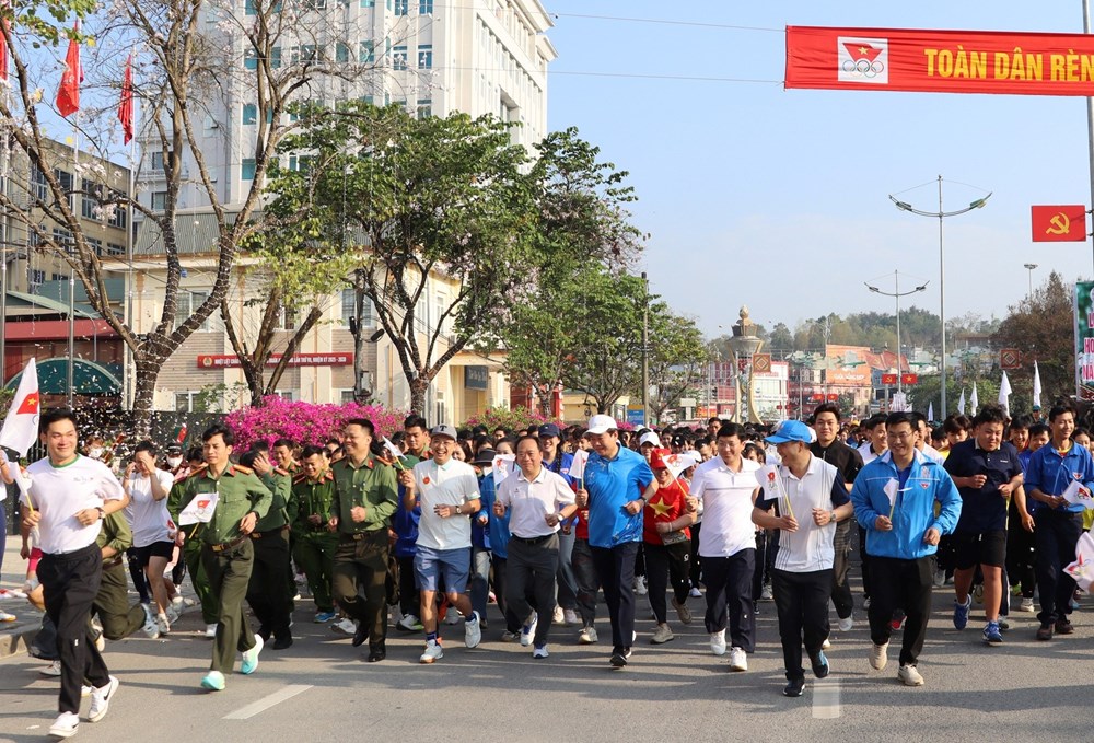 Trên 2.200 người tham gia Ngày chạy Olympic vì sức khỏe toàn dân - ảnh 2
