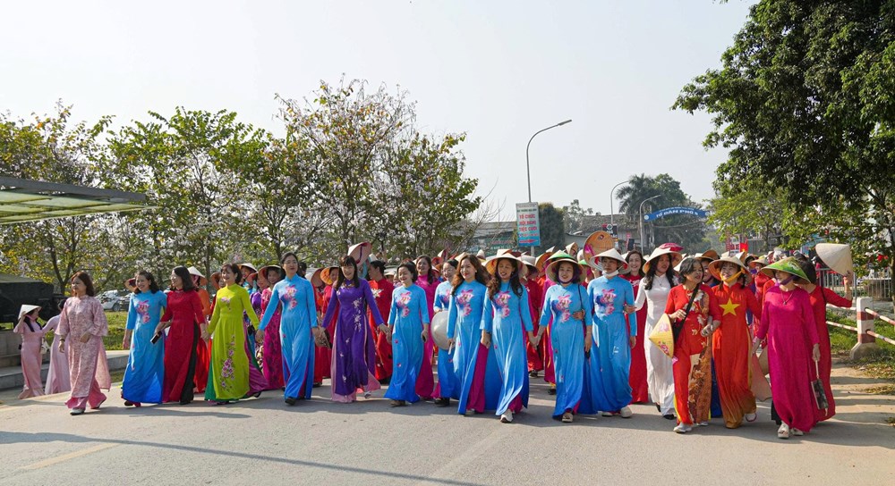 Phụ nữ Điện Biên duyên dáng hưởng ứng “Tuần lễ Áo dài“ - ảnh 2