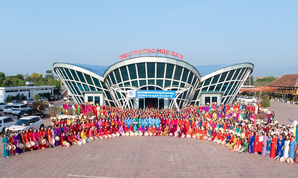 Phụ nữ Điện Biên duyên dáng hưởng ứng “Tuần lễ Áo dài“ - ảnh 1