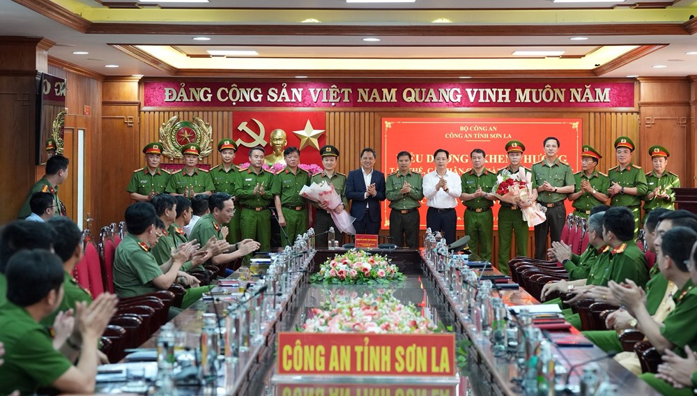 Biểu dương, khen thưởng Công an Sơn La phá vụ 34,2kg ma túy và 2 bánh heroin - ảnh 1