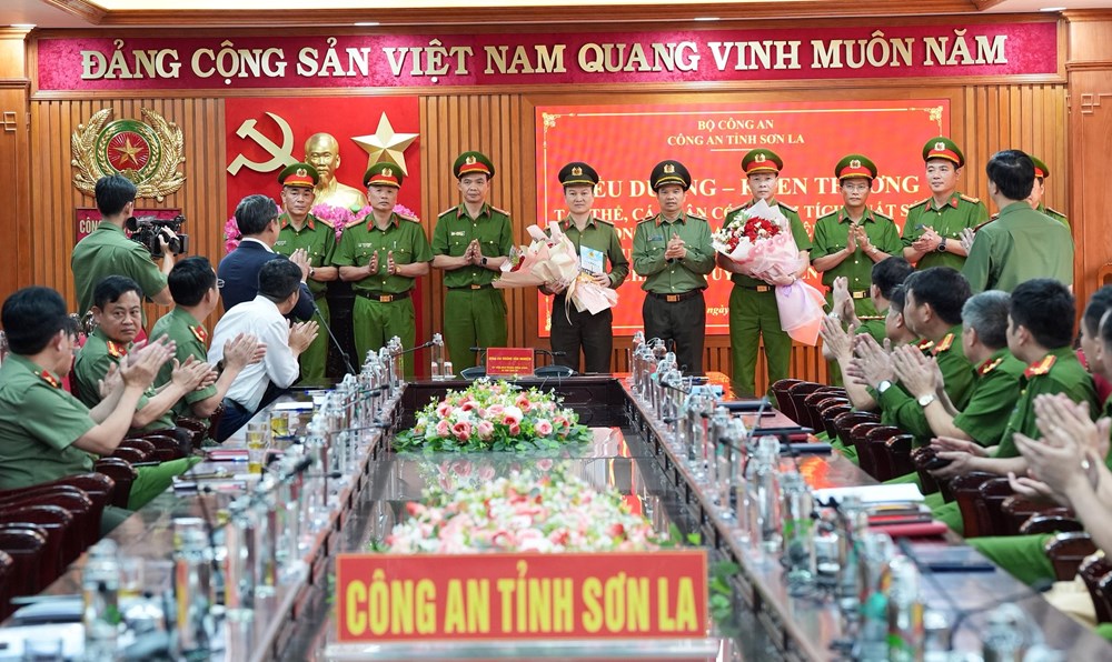 Biểu dương, khen thưởng Công an Sơn La phá vụ 34,2kg ma túy và 2 bánh heroin - ảnh 2