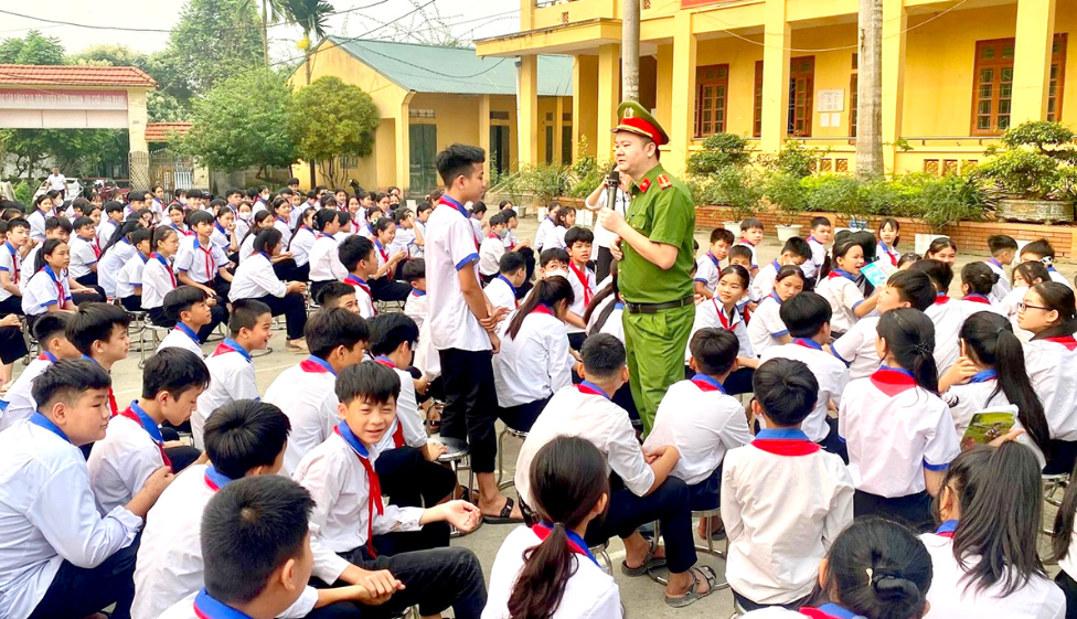 Tăng cường xây dựng điển hình trong phong trào toàn dân bảo vệ an ninh Tổ quốc - ảnh 1