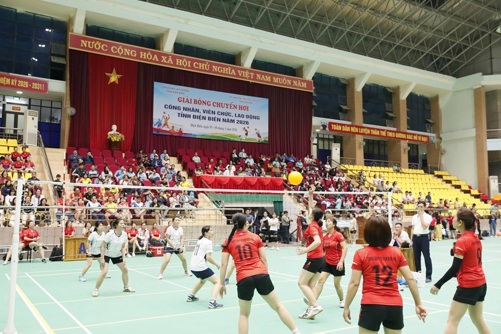 Khai mạc Giải bóng chuyền hơi công nhân, viên chức, lao động tỉnh Điện Biên - ảnh 2