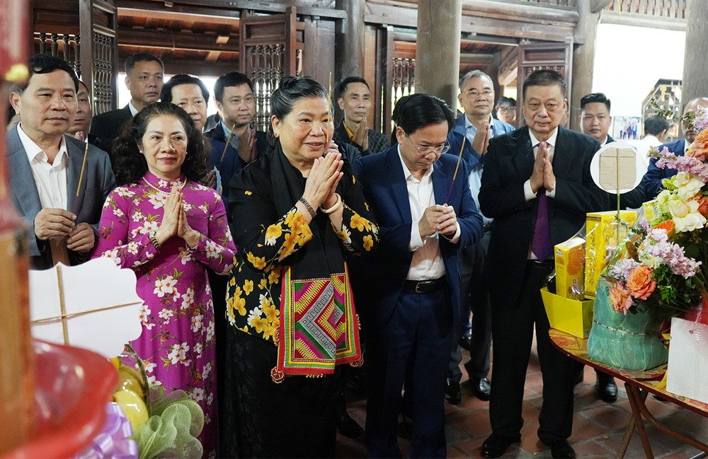 Dâng hương tưởng niệm 82 năm Ngày mất Nhà cách mạng, liệt sĩ Tô Hiệu - ảnh 1