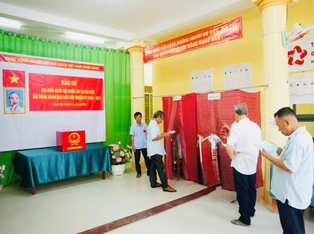 Cử tri đặc khu Thổ Châu đi bỏ phiếu bầu cử sớm - ảnh 2