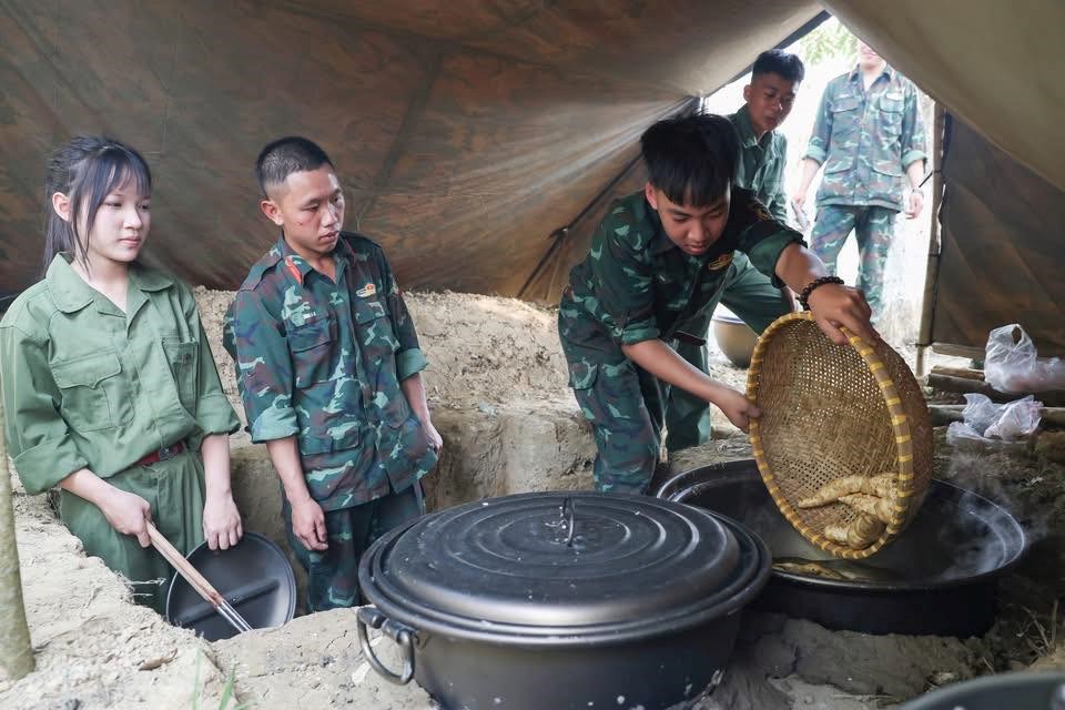 “Bếp Hoàng Cầm và Bữa cơm chiến sĩ” - khơi dậy ký ức hào hùng Chiến thắng Điện Biên Phủ - ảnh 3