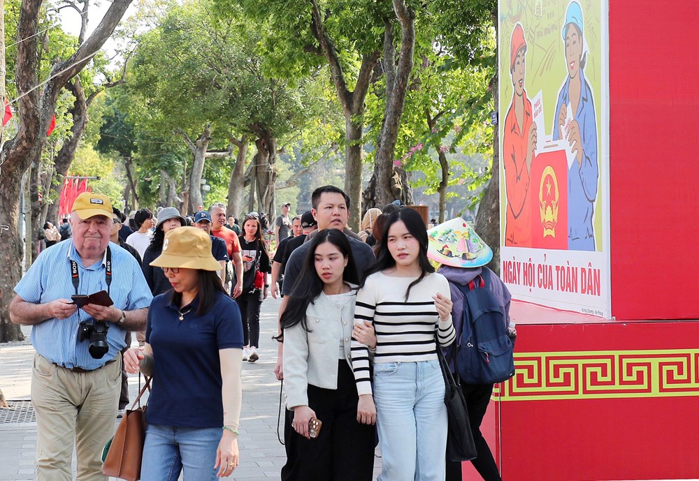 Hà Nội trang hoàng rực rỡ, sẵn sàng cho Ngày hội non sông - ảnh 10