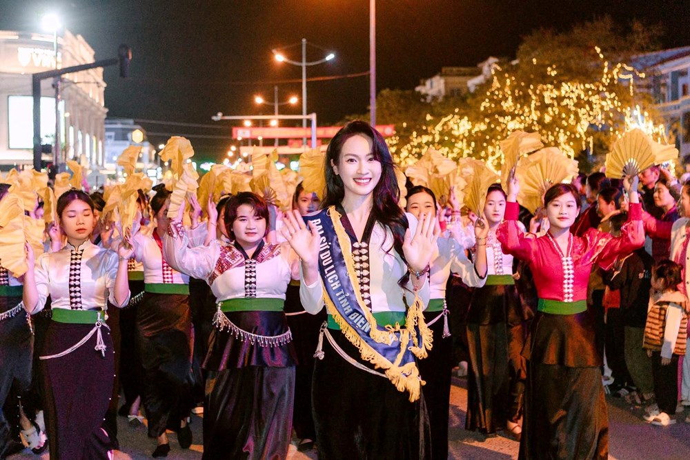 Gần 2.900 người tham gia Carnaval đường phố giữa mùa hoa ban rực rỡ - ảnh 3