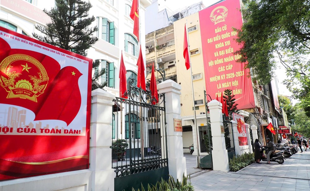Hà Nội trang hoàng rực rỡ, sẵn sàng cho Ngày hội non sông - ảnh 11