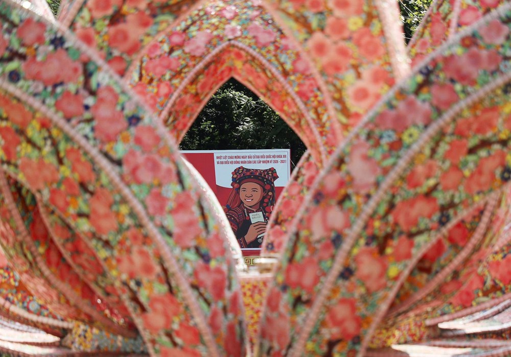 Hà Nội trang hoàng rực rỡ, sẵn sàng cho Ngày hội non sông - ảnh 16