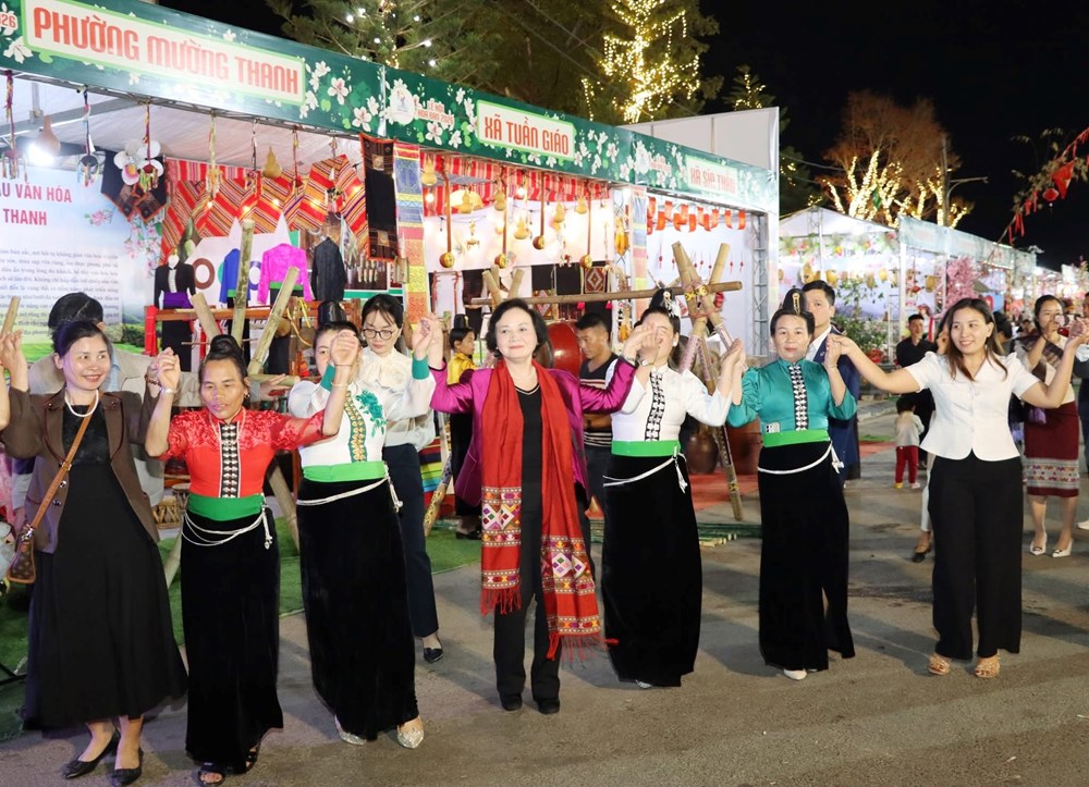 Phó Thủ tướng Phạm Thị Thanh Trà tham quan không gian quảng bá văn hóa, du lịch Điện Biên - ảnh 5