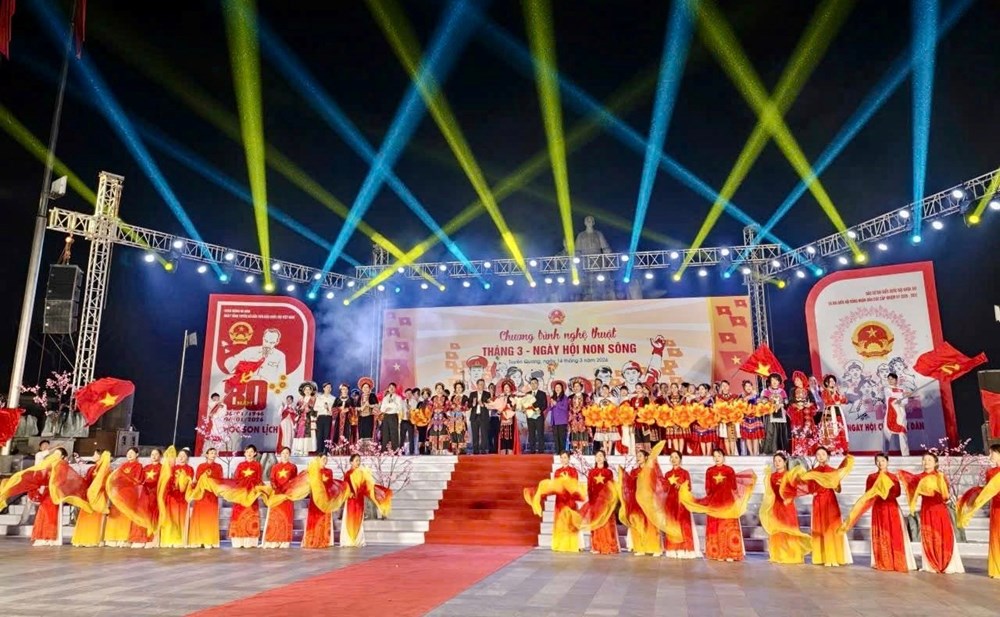 Hào hùng chương trình nghệ thuật đặc biệt “Tháng 3 - Ngày hội non sông” - ảnh 8