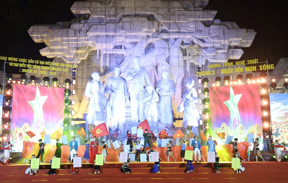 Hào hùng chương trình nghệ thuật đặc biệt “Tháng 3 - Ngày hội non sông” - ảnh 1
