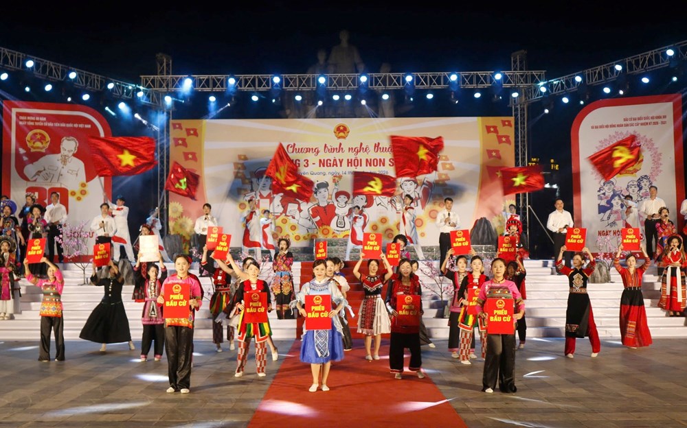 Hào hùng chương trình nghệ thuật đặc biệt “Tháng 3 - Ngày hội non sông” - ảnh 6