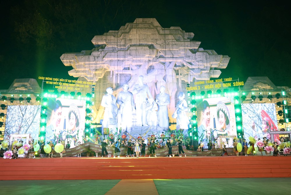 Hào hùng chương trình nghệ thuật đặc biệt “Tháng 3 - Ngày hội non sông” - ảnh 2