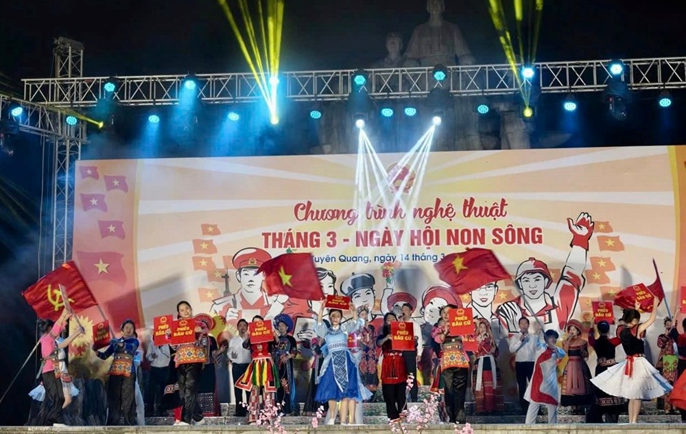 Hào hùng chương trình nghệ thuật đặc biệt “Tháng 3 - Ngày hội non sông” - ảnh 4