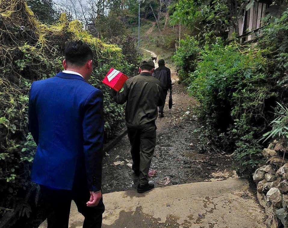 98,6% cử tri xã biên giới Na Sang đã hoàn thành bỏ phiếu  - ảnh 4