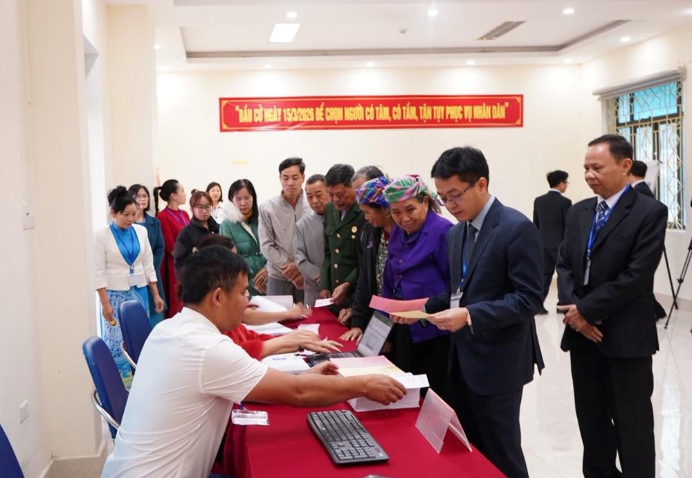 98,6% cử tri xã biên giới Na Sang đã hoàn thành bỏ phiếu  - ảnh 1