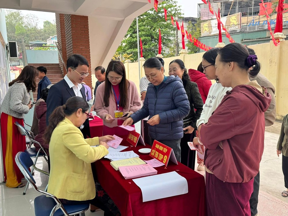 Nhiều địa phương tỉnh Điện Biên có tỉ lệ cử tri đi bầu đạt 100% - ảnh 3