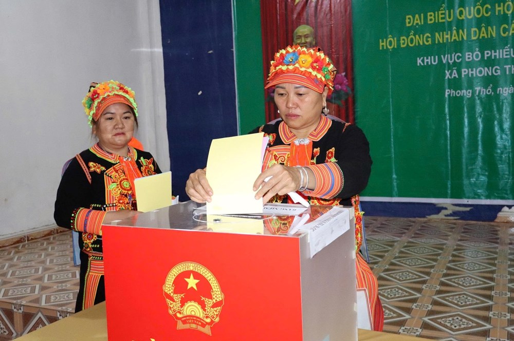 Hơn 300.000 cử tri các dân tộc Lai Châu nô nức đi bầu cử  - ảnh 7