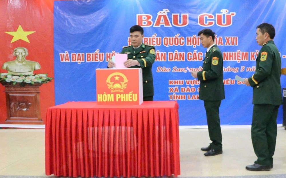 Hơn 300.000 cử tri các dân tộc Lai Châu nô nức đi bầu cử  - ảnh 6