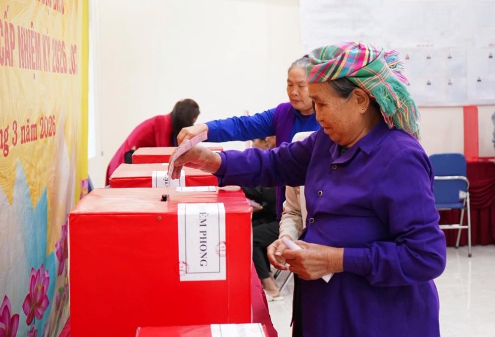 98,6% cử tri xã biên giới Na Sang đã hoàn thành bỏ phiếu  - ảnh 3
