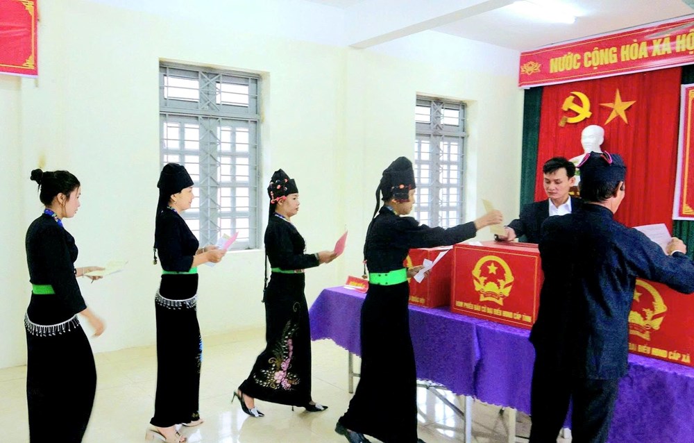 100% cử tri các dân tộc xã biên giới Nậm Kè hoàn thành bỏ phiếu - ảnh 4