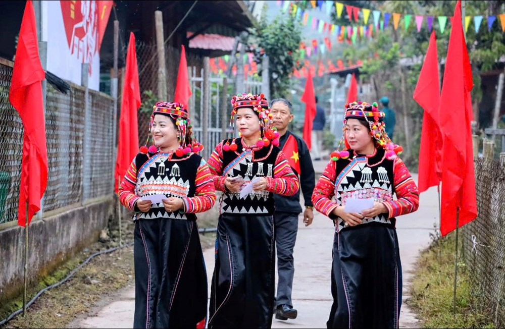 Tưng bừng “Ngày hội non sông” ở Sín Thầu nơi địa đầu Tổ quốc - ảnh 1