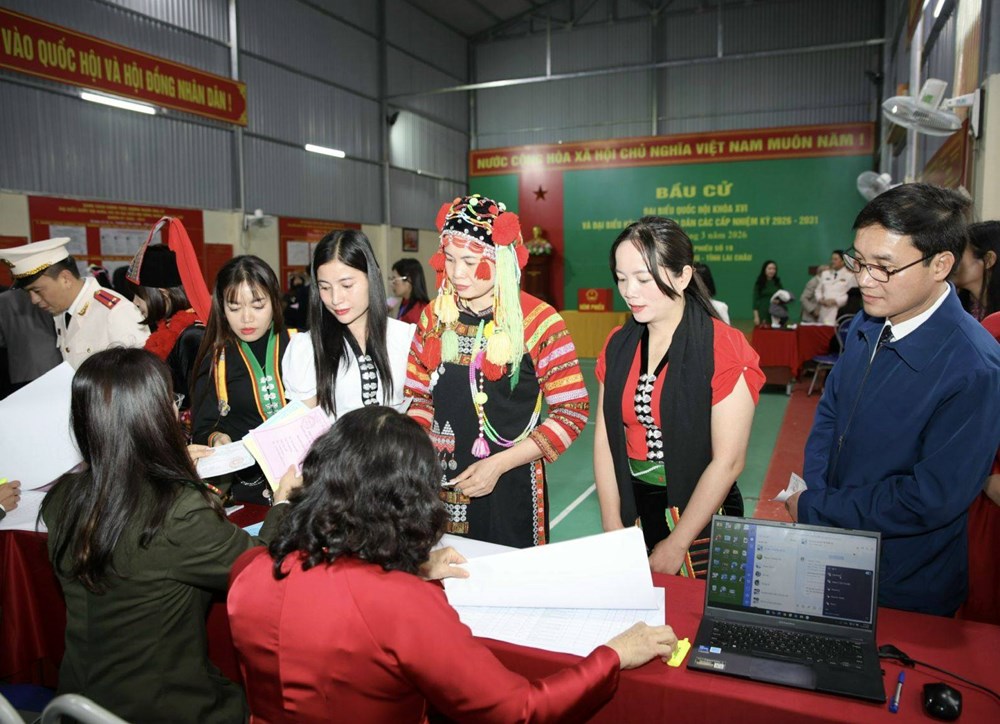 Hơn 300.000 cử tri các dân tộc Lai Châu nô nức đi bầu cử  - ảnh 3
