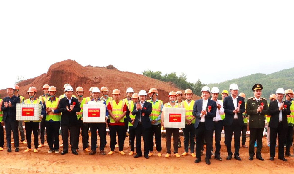 Khởi công 6 trường phổ thông nội trú liên cấp vùng biên tỉnh Lai Châu - ảnh 3