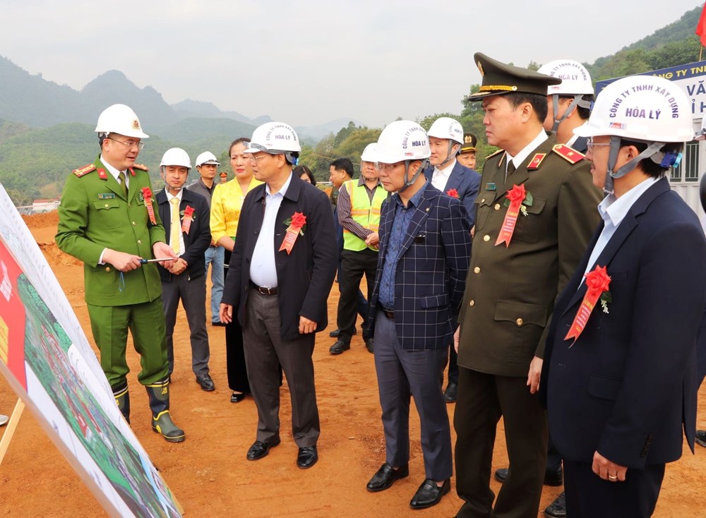 Khởi công 6 trường phổ thông nội trú liên cấp vùng biên tỉnh Lai Châu - ảnh 2